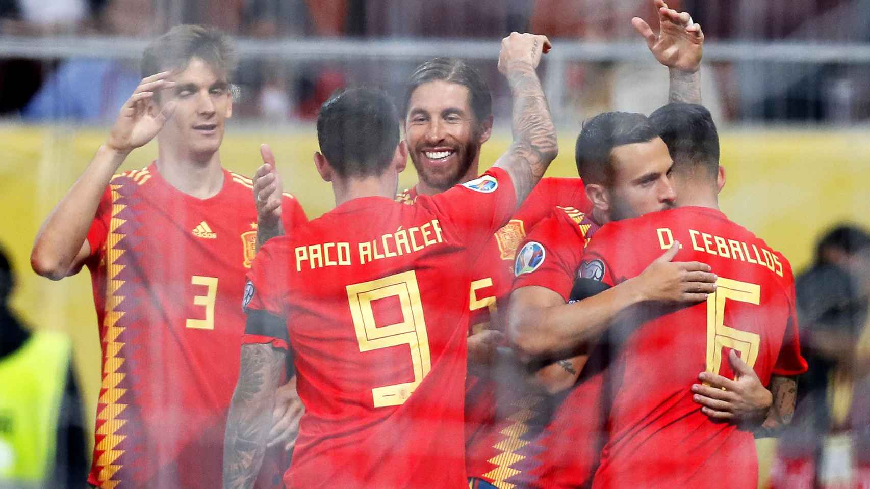Los jugadores españoles celebran el segundo gol