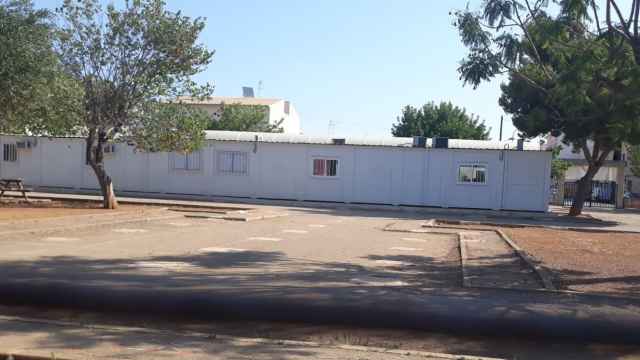 El colegio público Joan Veny i Clar, en Campos, lleva más de diez años en barracones.