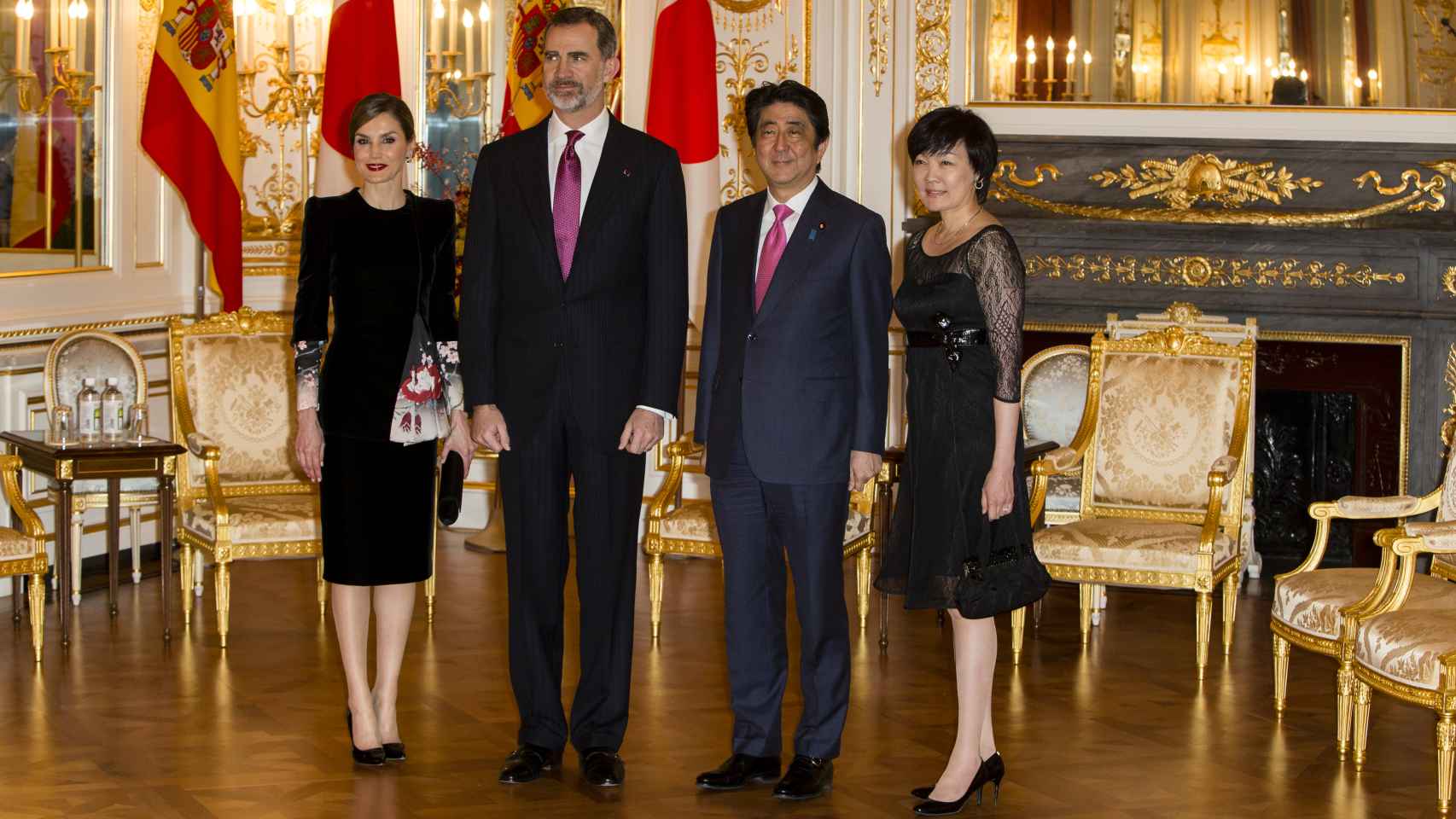 Felipe y Letizia junto a Shizo Abe y su mujer, Aki Abe.