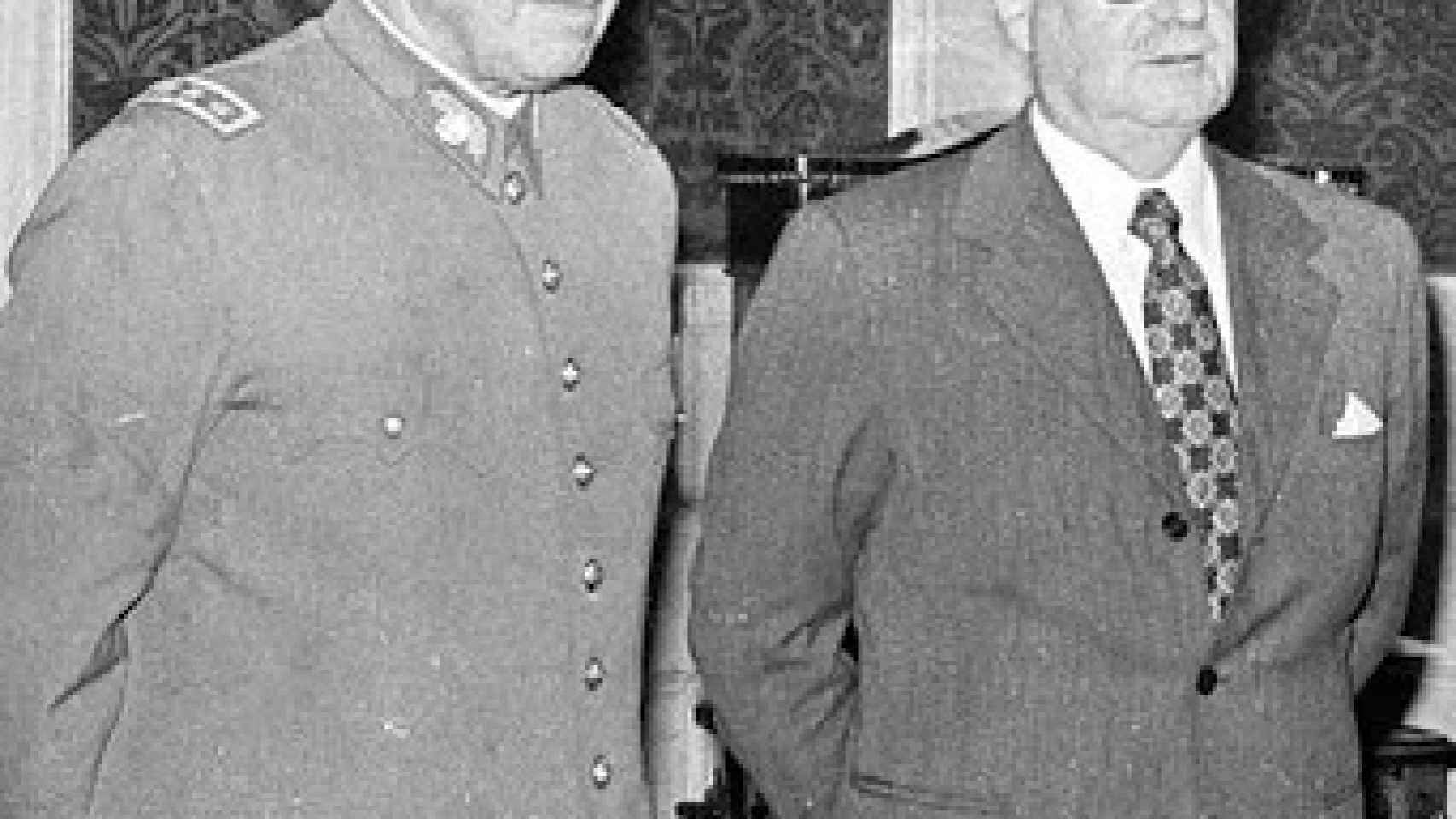 Allende y Pinochet juntos.