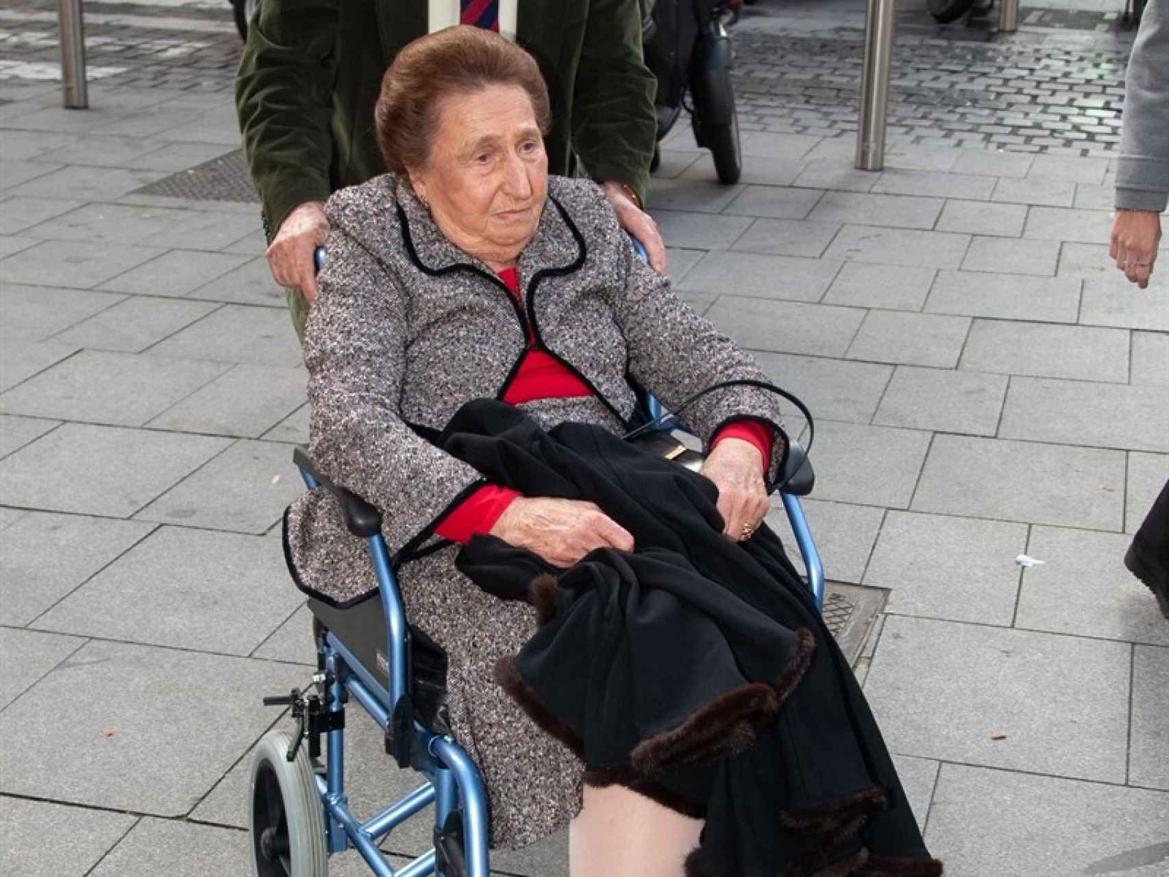 Margarita de Borbón, también en silla de ruedas.
