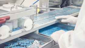 Una imagen el proceso de producción de medicamentos.
