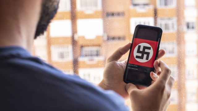 Grupos neonazis aprovechan canales de difusión de Telegram para enviar sus mensajes.