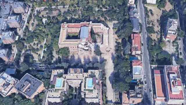 Vista aérea del Convento de las Damas Apostólicas y sus jardines y huerto en el Paseo de la Habana, (Chamartín, Madrid).