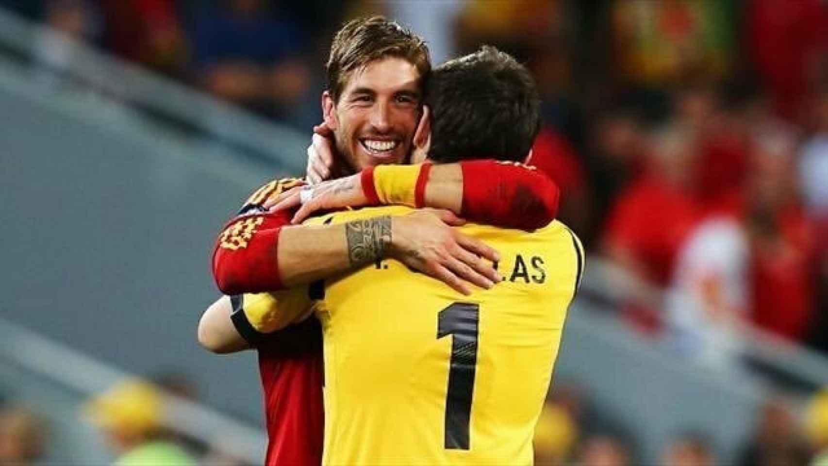 Iker Casillas felicita a Sergio Ramos