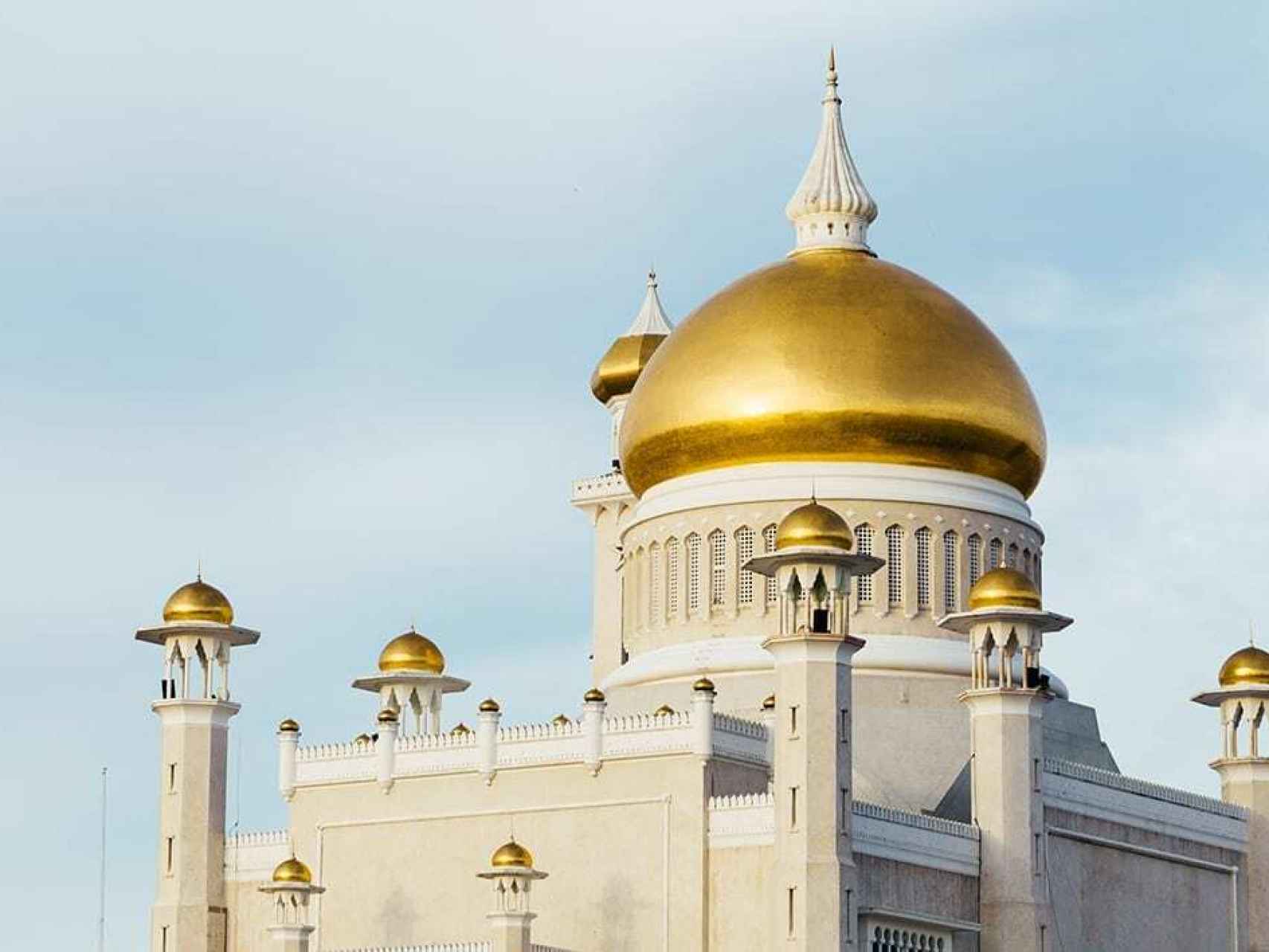 Detalle de la cúpula de la mezquita del Sultán Omar Ali Saifuddien.