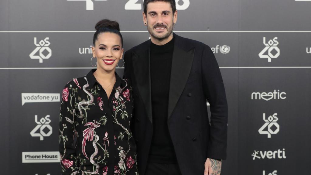 El cantante junto a su flamante mujer horas antes de celebrarse la boda.