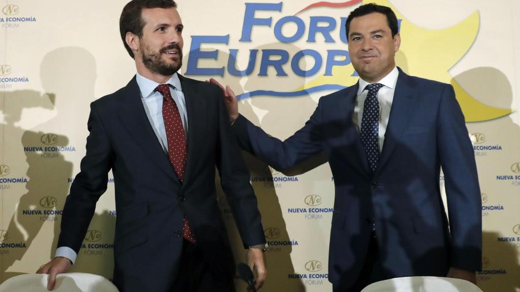 El presidente de la Junta de Andalucía, Juan Manuel Moreno Bonilla, interviene en un desayuno informativo este lunes, junto con el líder del PP, Pablo Casado .