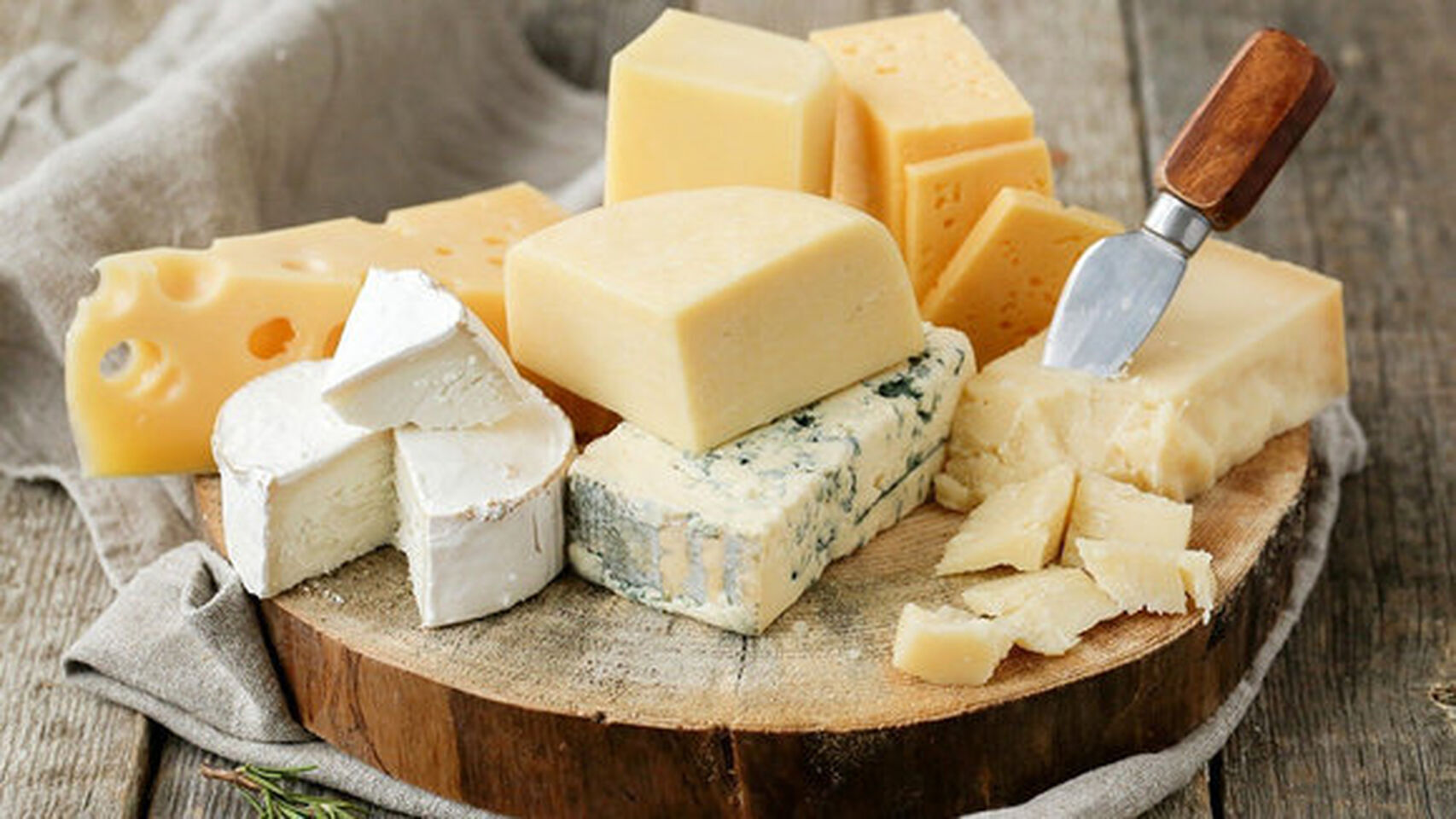 Cinco tipos de queso ordenados de más a menos saludables