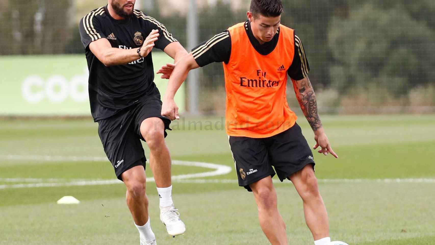 James Rodríguez y Nacho, en un entrenamiento del Real Madrid