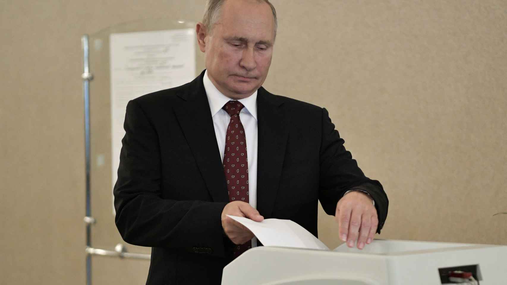 Vladimir Putin votando en estas elecciones.