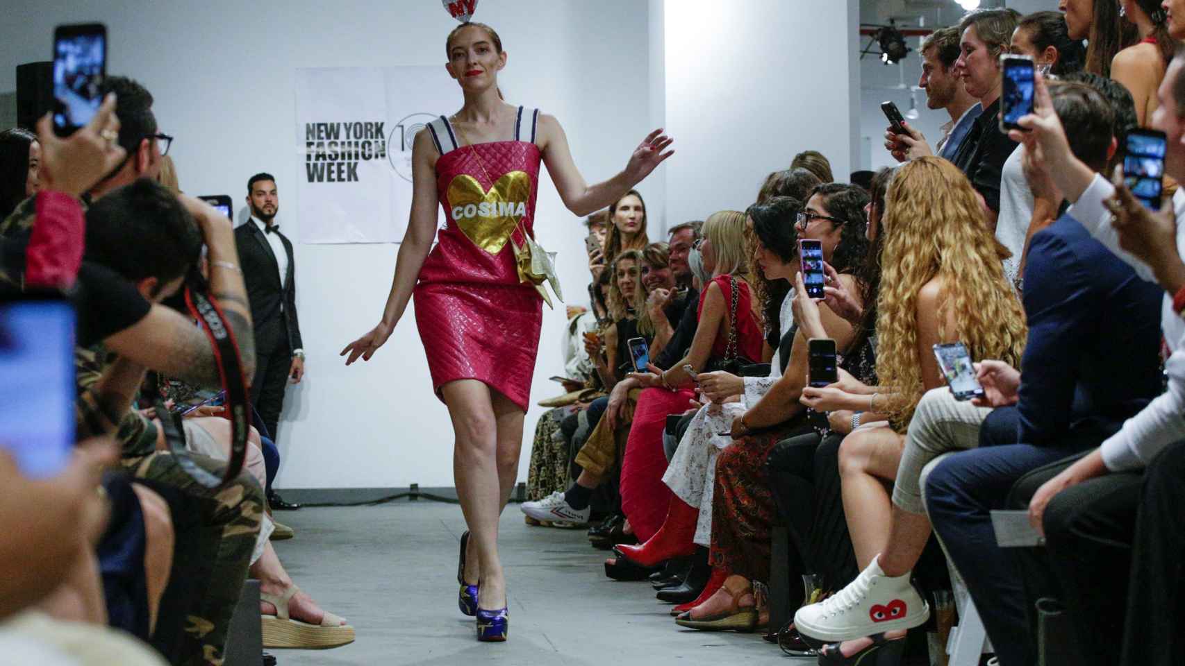 Creación de la diseñadora española Ágatha Ruiz de la Prada durante el 'Fashion designers of Latinoamérica', en el marco de la quinta y penúltima jornada de la Semana de la Moda de Nueva York.
