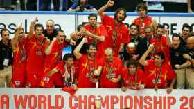 España celebrando la medalla de oro en el Mundial de baloncesto de Japón