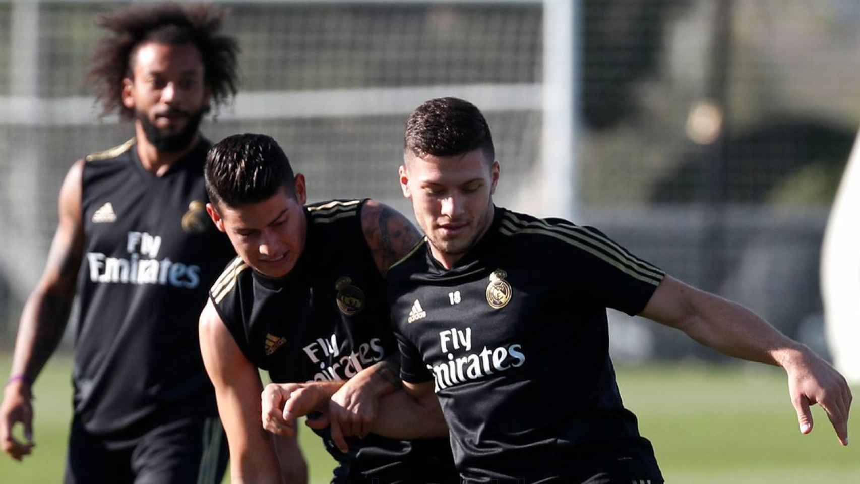 Jovic y James Rodríguez, en un entrenamiento del Real Madrid