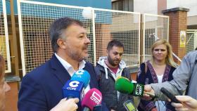 El alcalde de Cuenca, Darío Dolz, atiende a los medios de comunicación