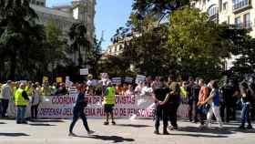Pensionistas contra el Gobierno del PSOE a las puertas del Congreso.