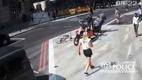 Un ciclista agrede a un peatón tras casi atropellarle en un cruce