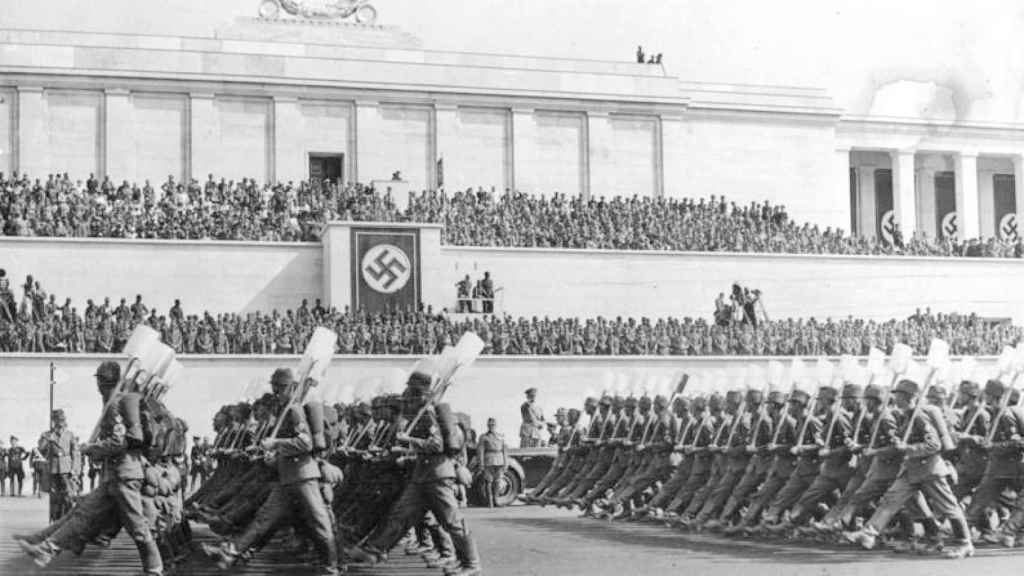 Desfile de las fuerzas nazis en uno de los congresos de Núremberg de 1937.