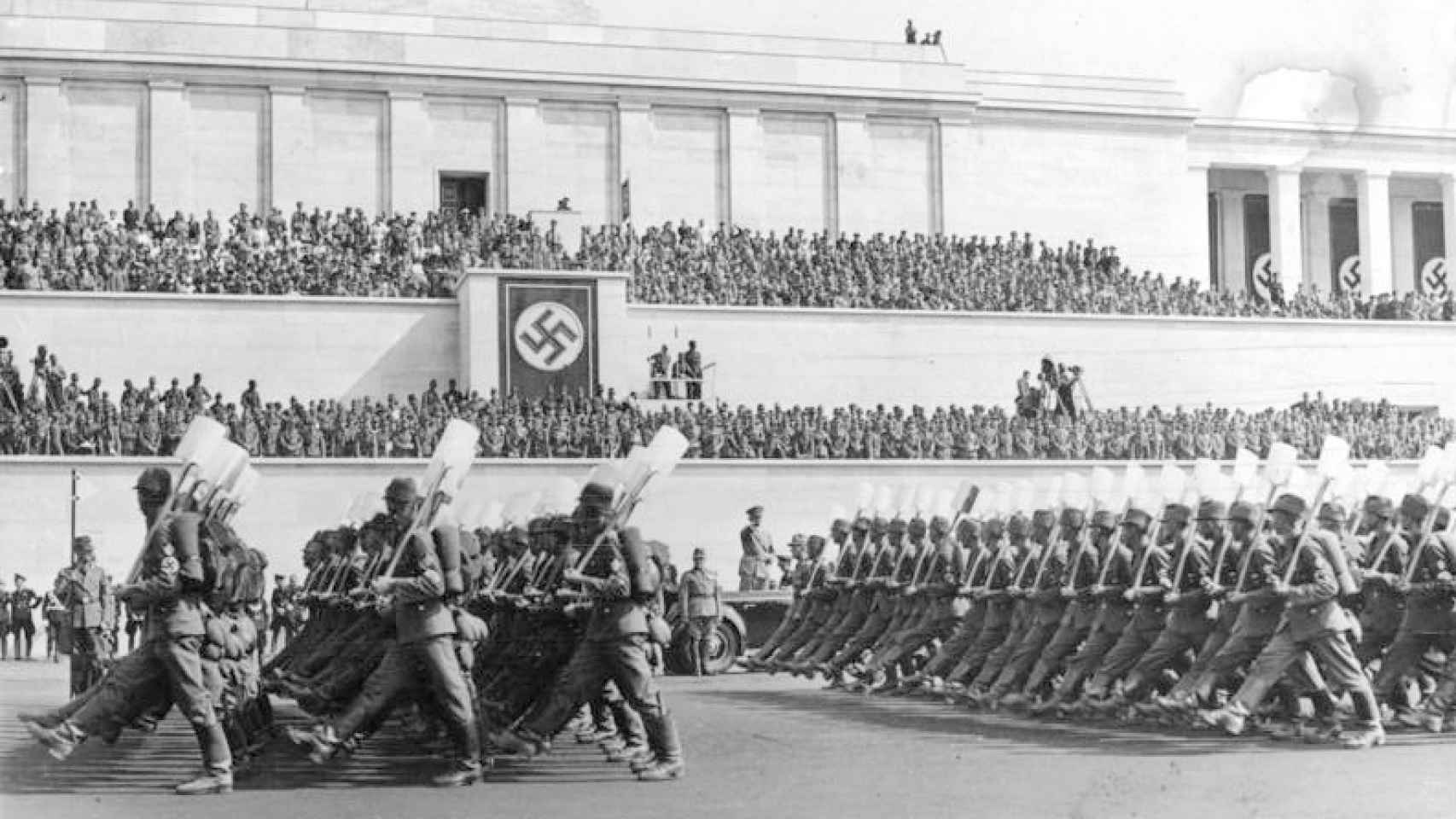 Desfile de las fuerzas nazis en uno de los congresos de Núremberg de 1937.
