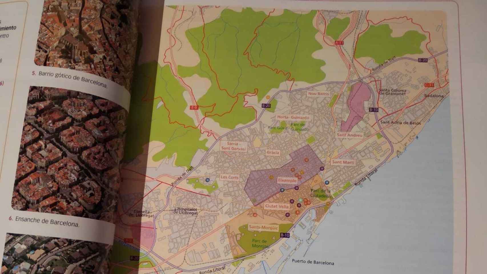Plano urbano de Barcelona. La futura reina estudiará la configuración a través de un mapa de la Ciudad condal.