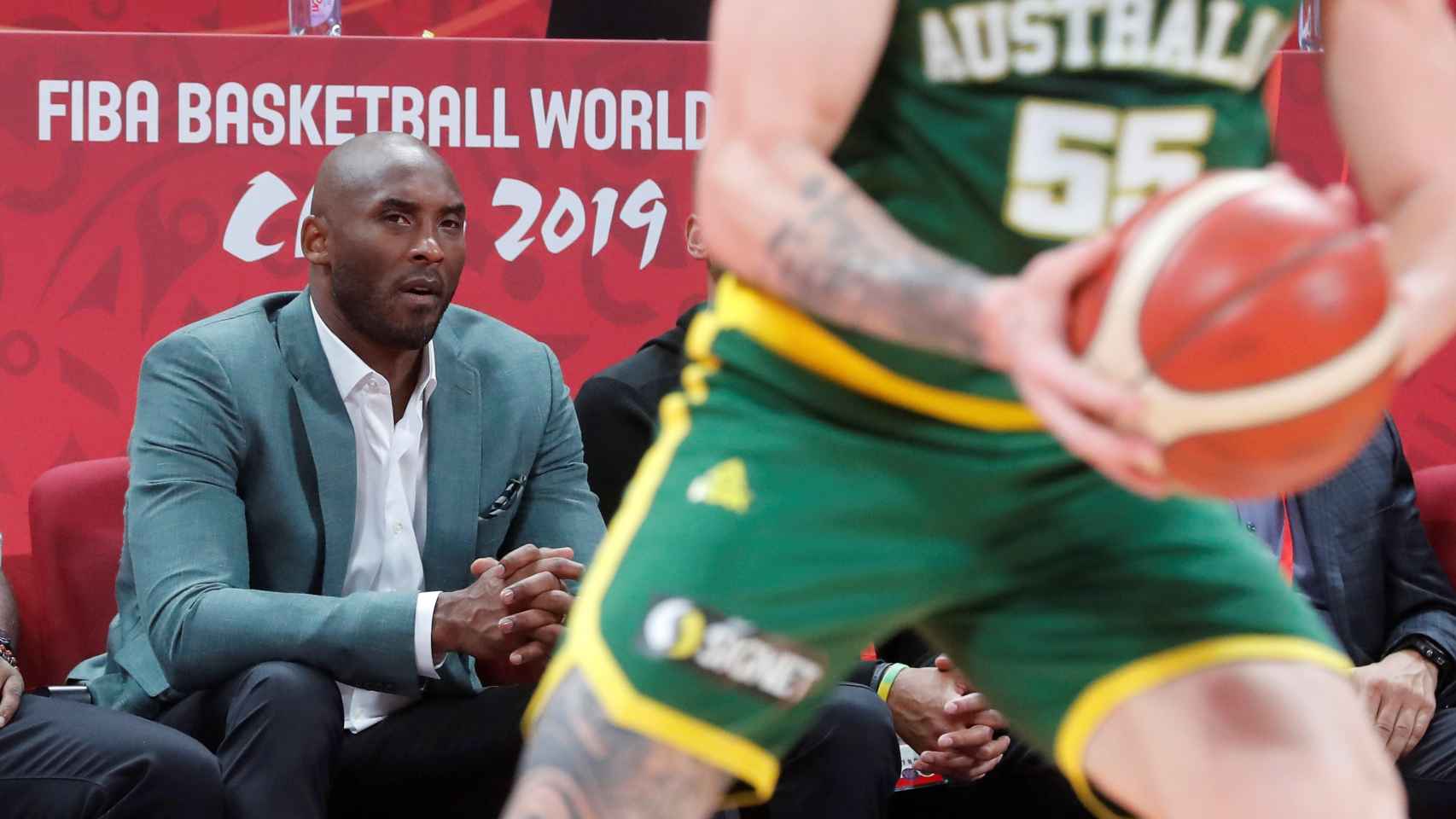Kobe Bryant viendo el Australia-España