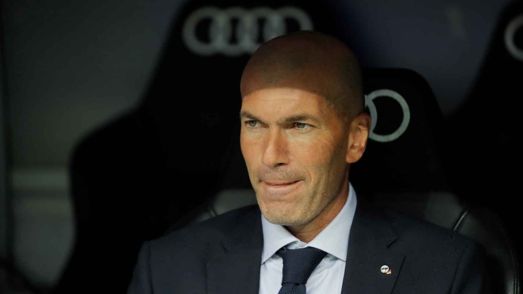 Zinedine Zidane en el banquillo del Real Madrid