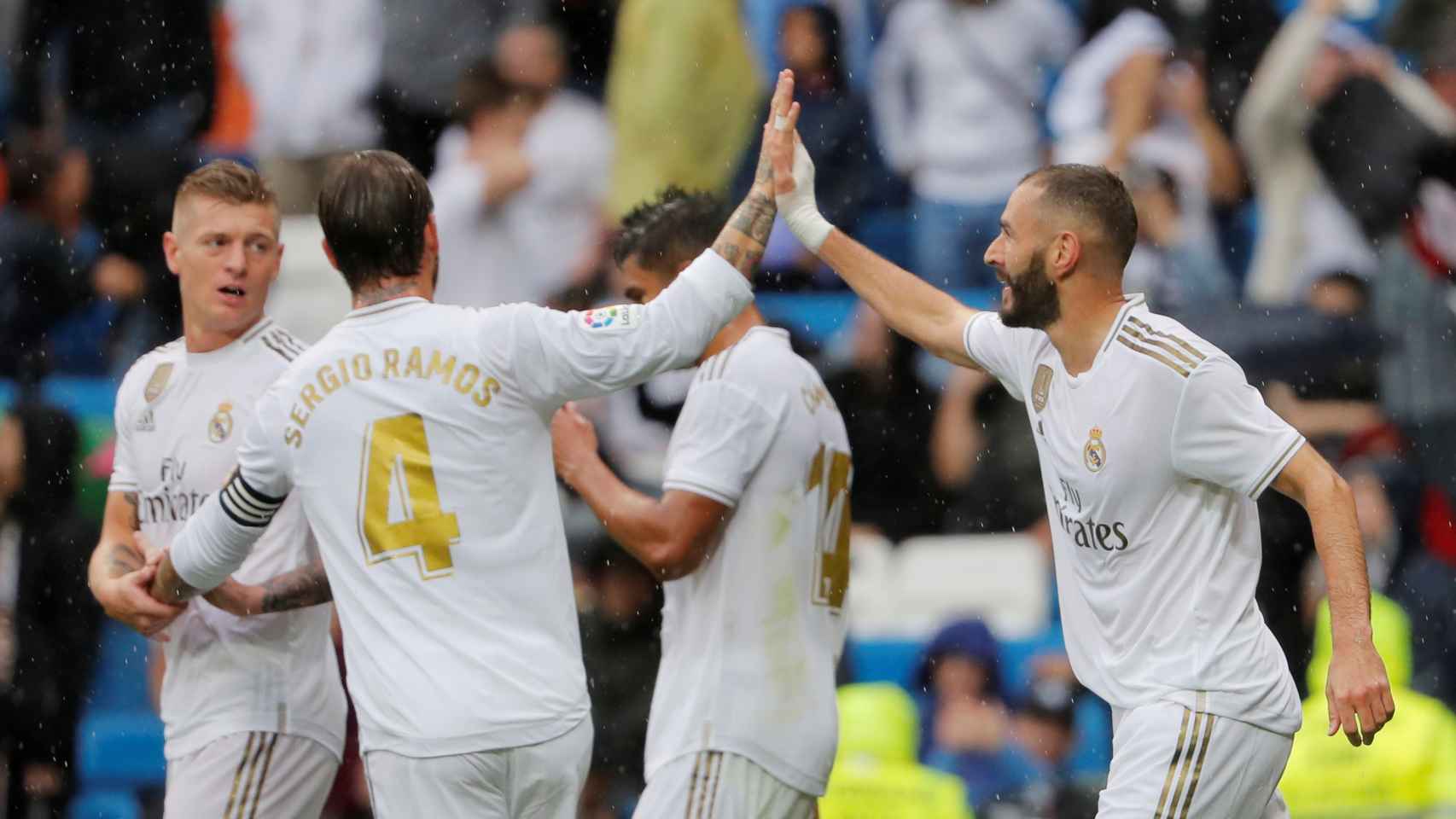 Benzema y Sergio Ramos celebran un gol ante el Levante.