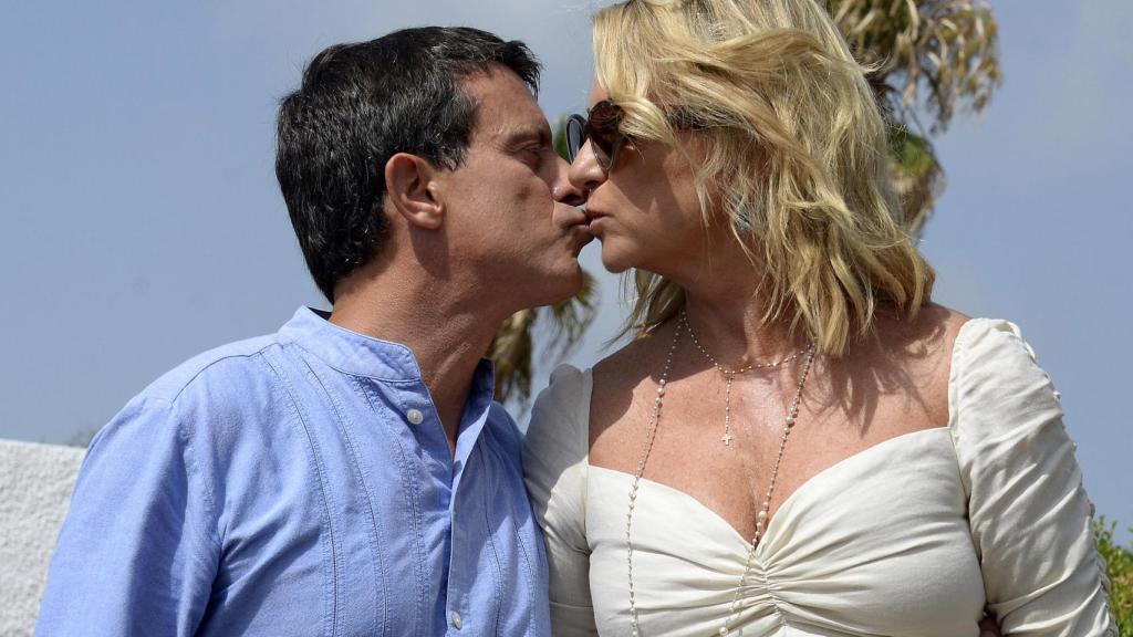 Manuel Valls y Susana Gallardo se han dado el 'Sí, quiero' en el lugar en el que comenzó su historia de amor.