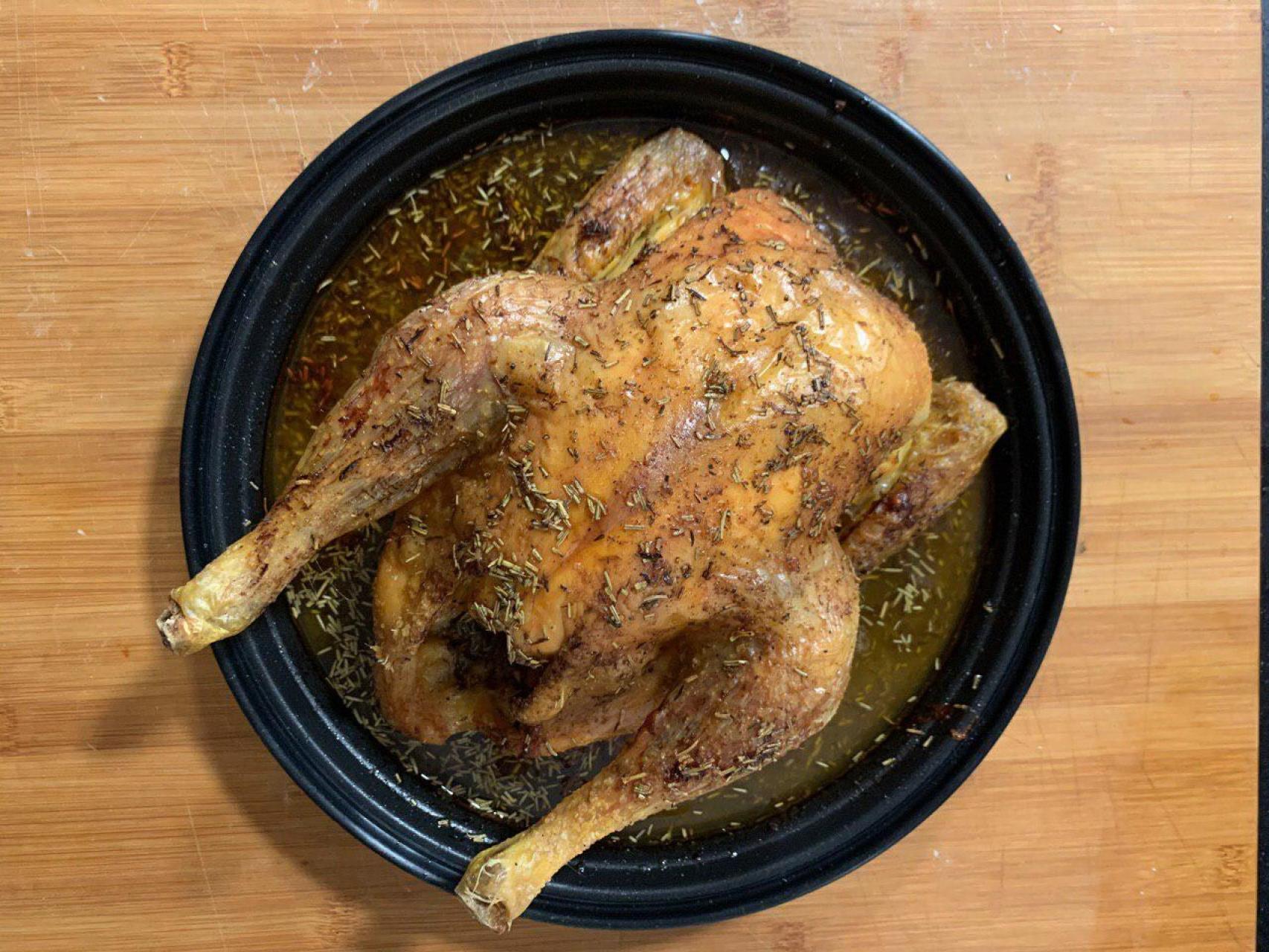 Pollo asado al horno, crujiente por fuera y tierno por dentro
