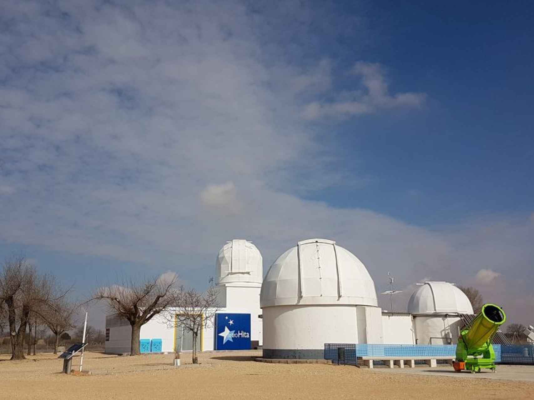 AstroHita, un observatorio construido a mano en el páramo manchego.