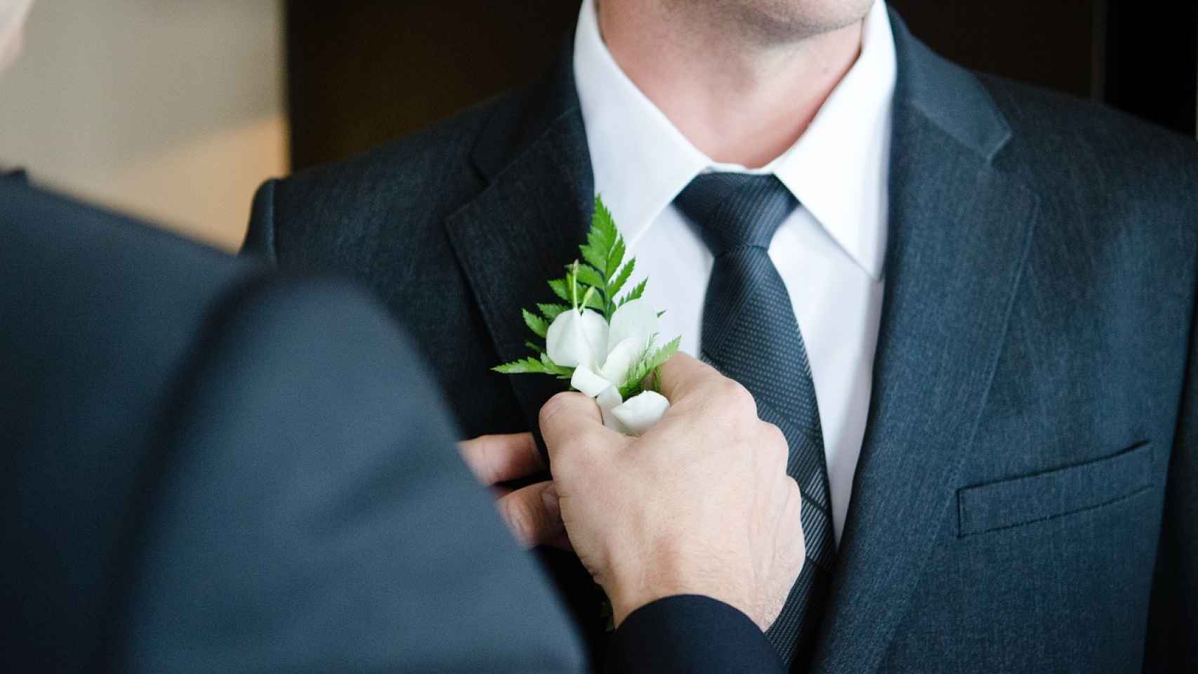 Cómo vestir para una boda si eres invitado