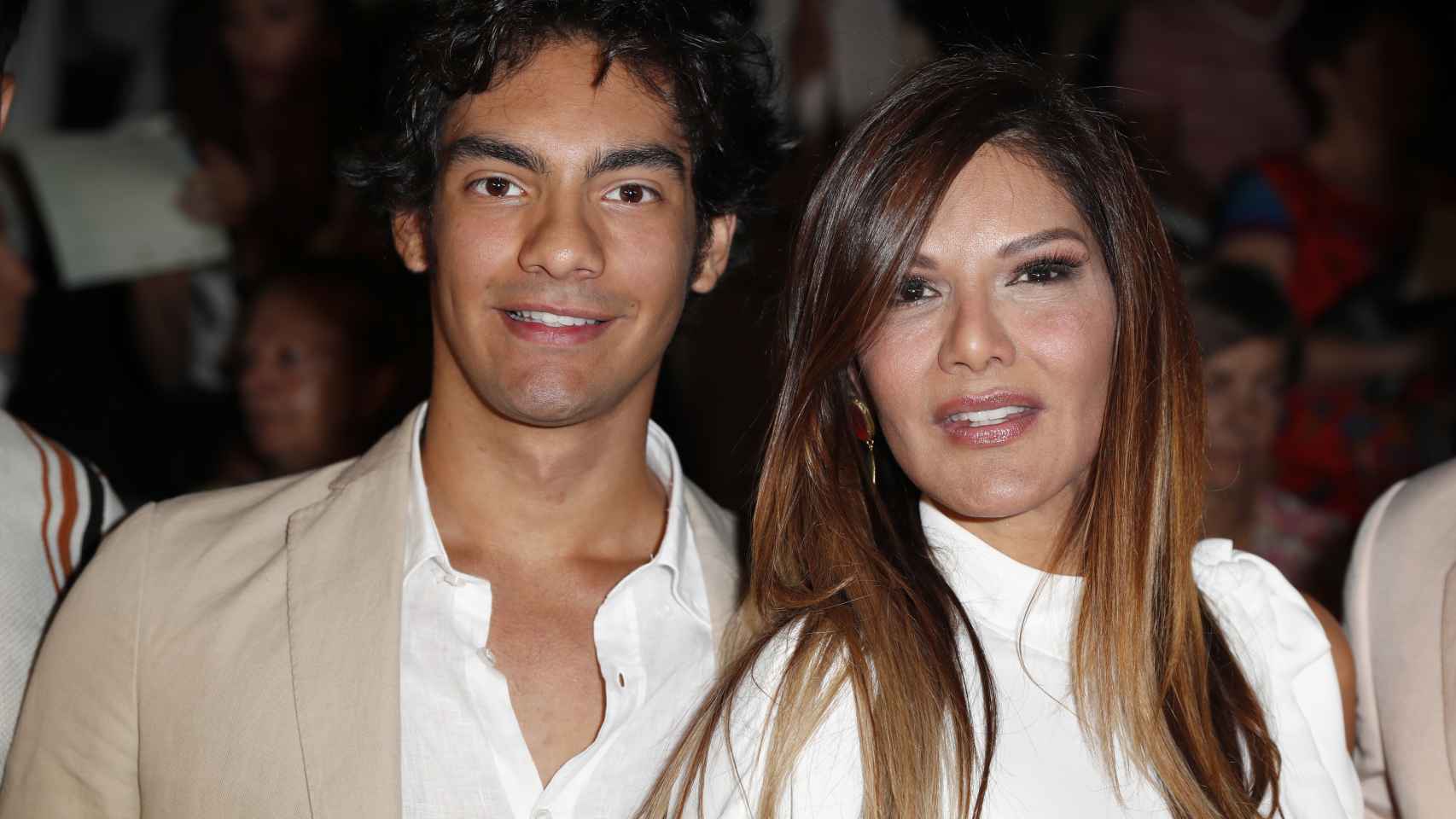 Ivonne Reyes junto a su hijo Alejandro durante la Fashion Week de Madrid este año.