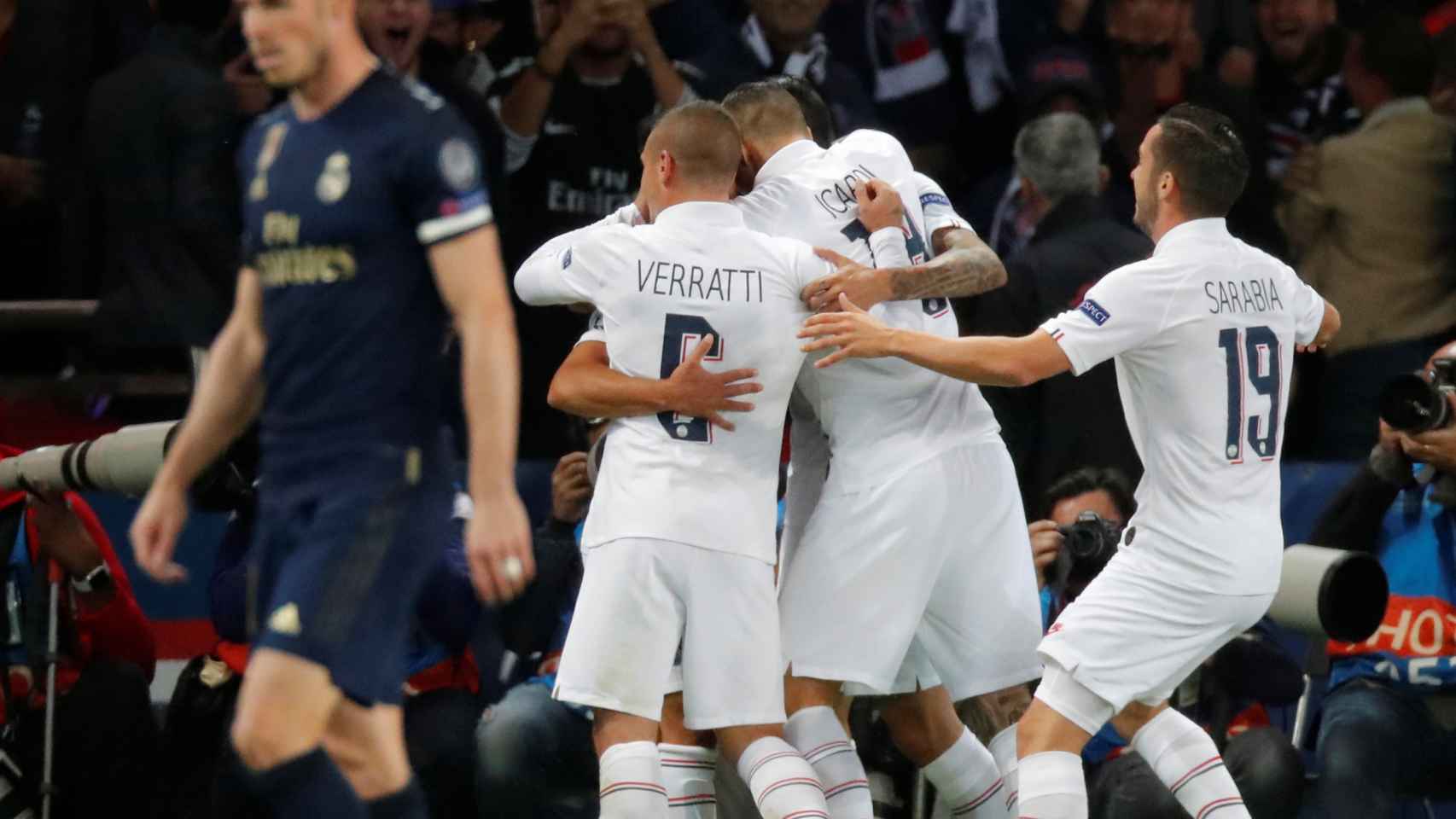 Los jugadores del PSG celebran el gol de Di María