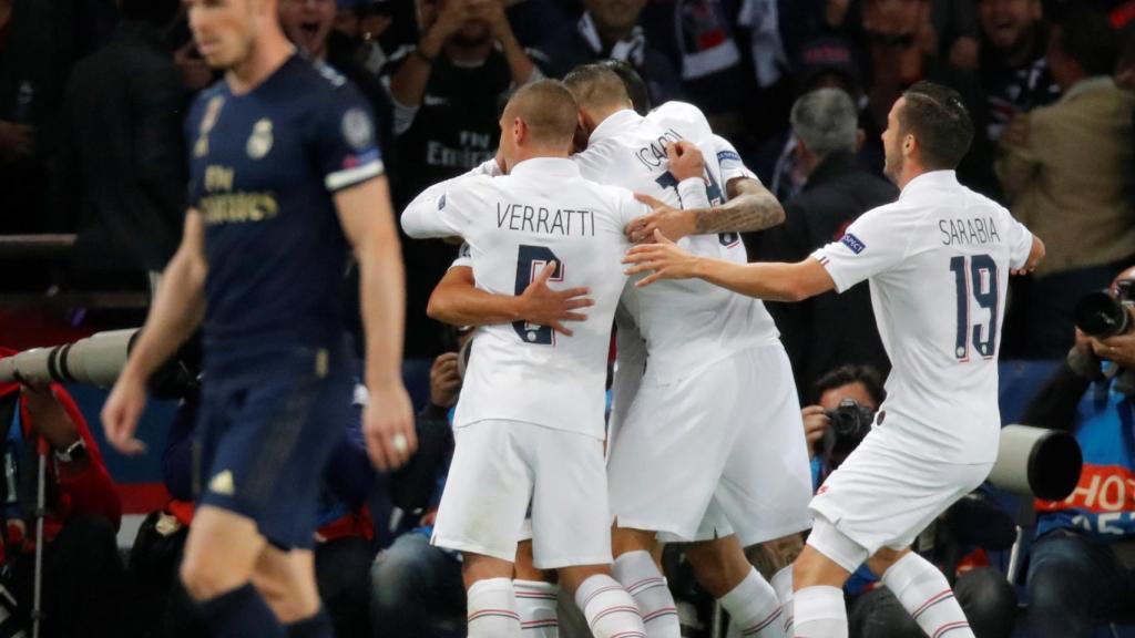 Los jugadores del PSG celebran un gol de Di María al Real Madrid