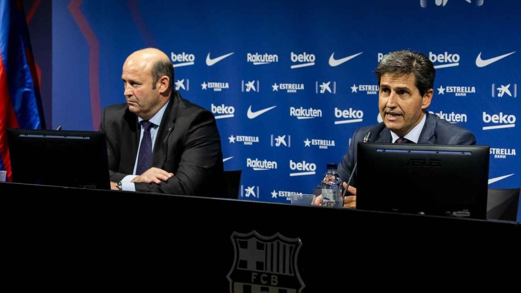 Enrique Tombas y Óscar Grau informan de las cuentas del Barça. Foto: (fcbarcelona.es)