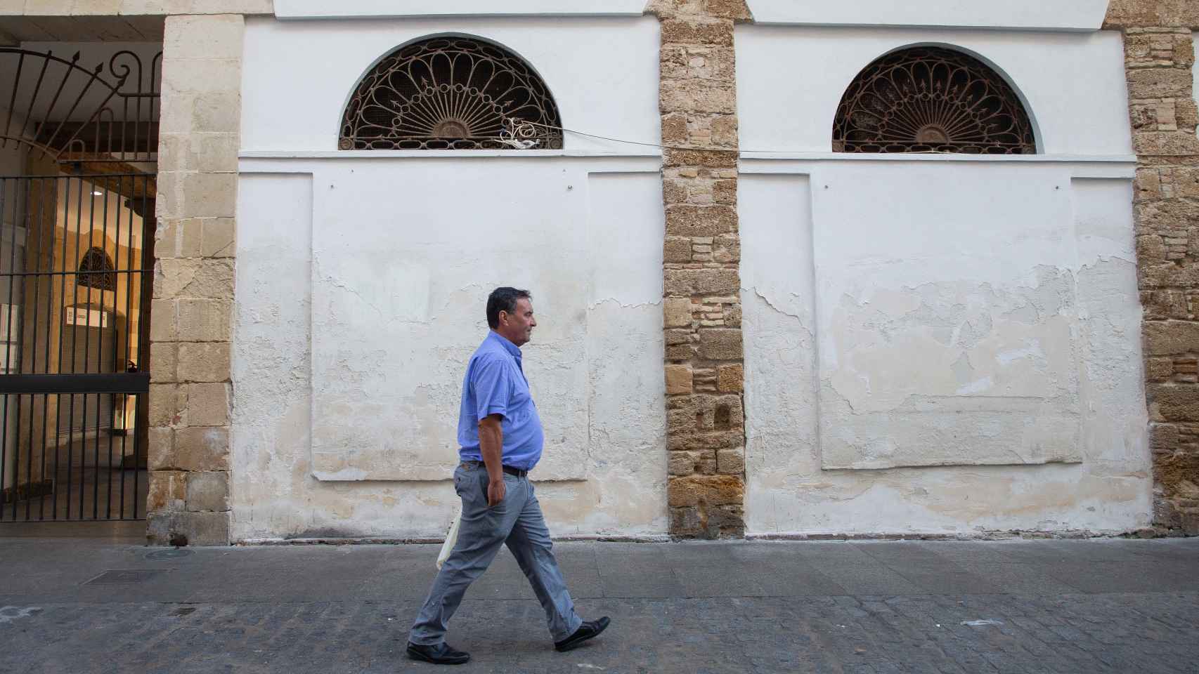 El propietario de 'Sabores de Paterna' recorriendo Cádiz para tranquilizar a sus clientes