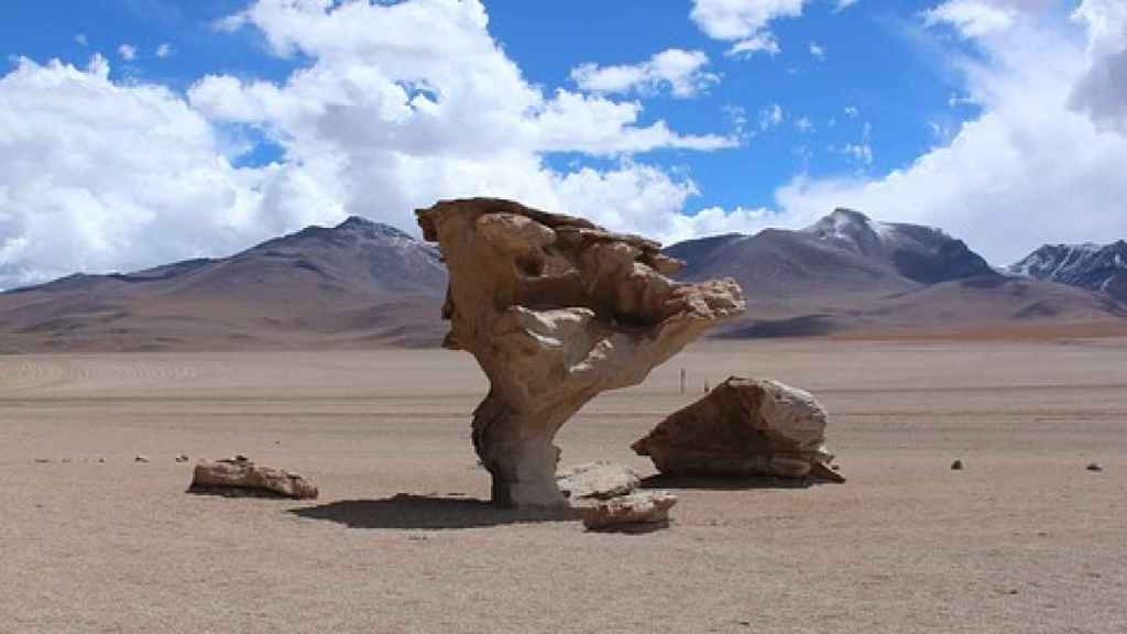El árbol de piedra, monumento natural en Bolivia.