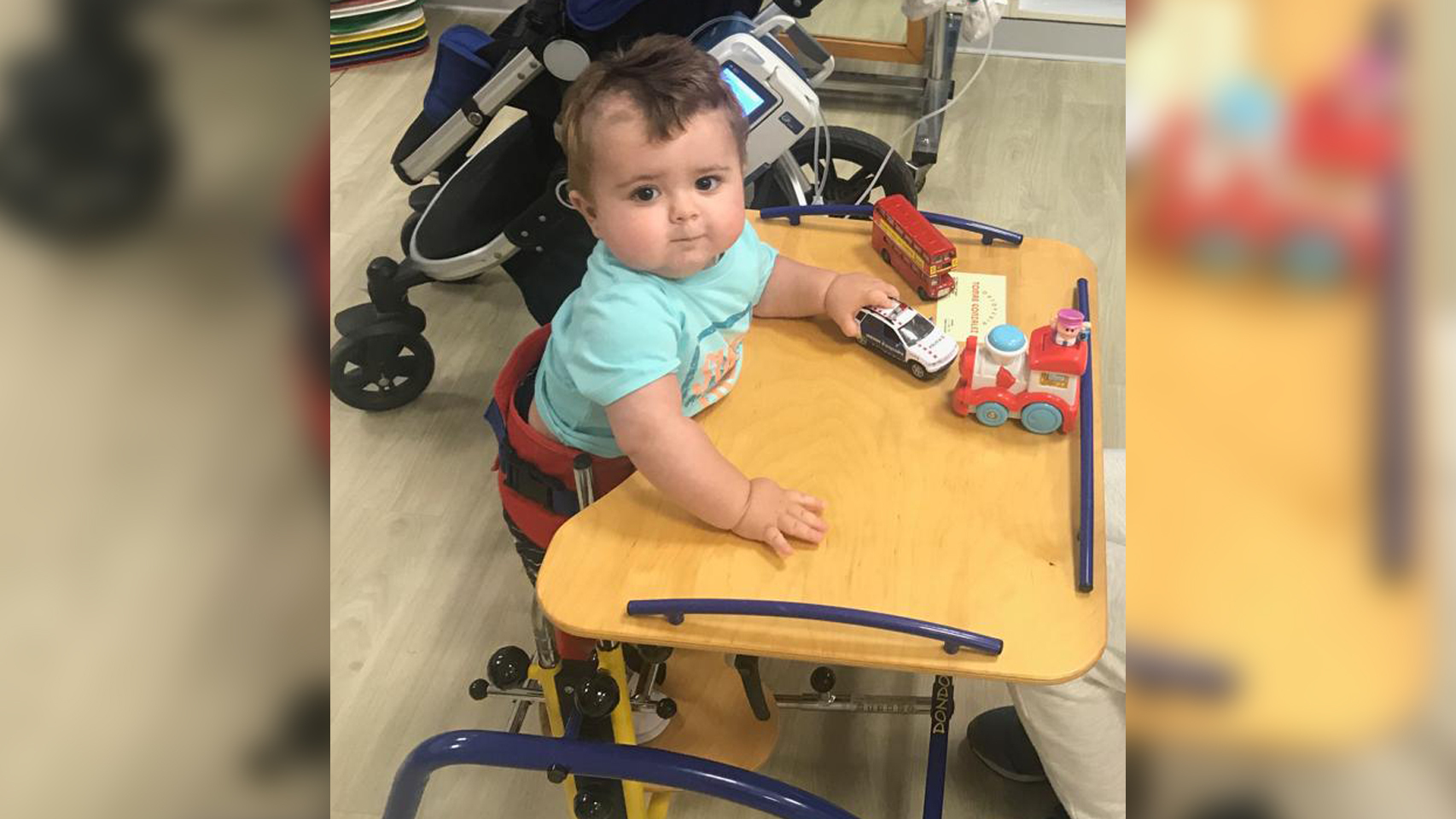 A sus 14 meses de vida, Luca está paralizado desde la mitad de la espalda para abajo.