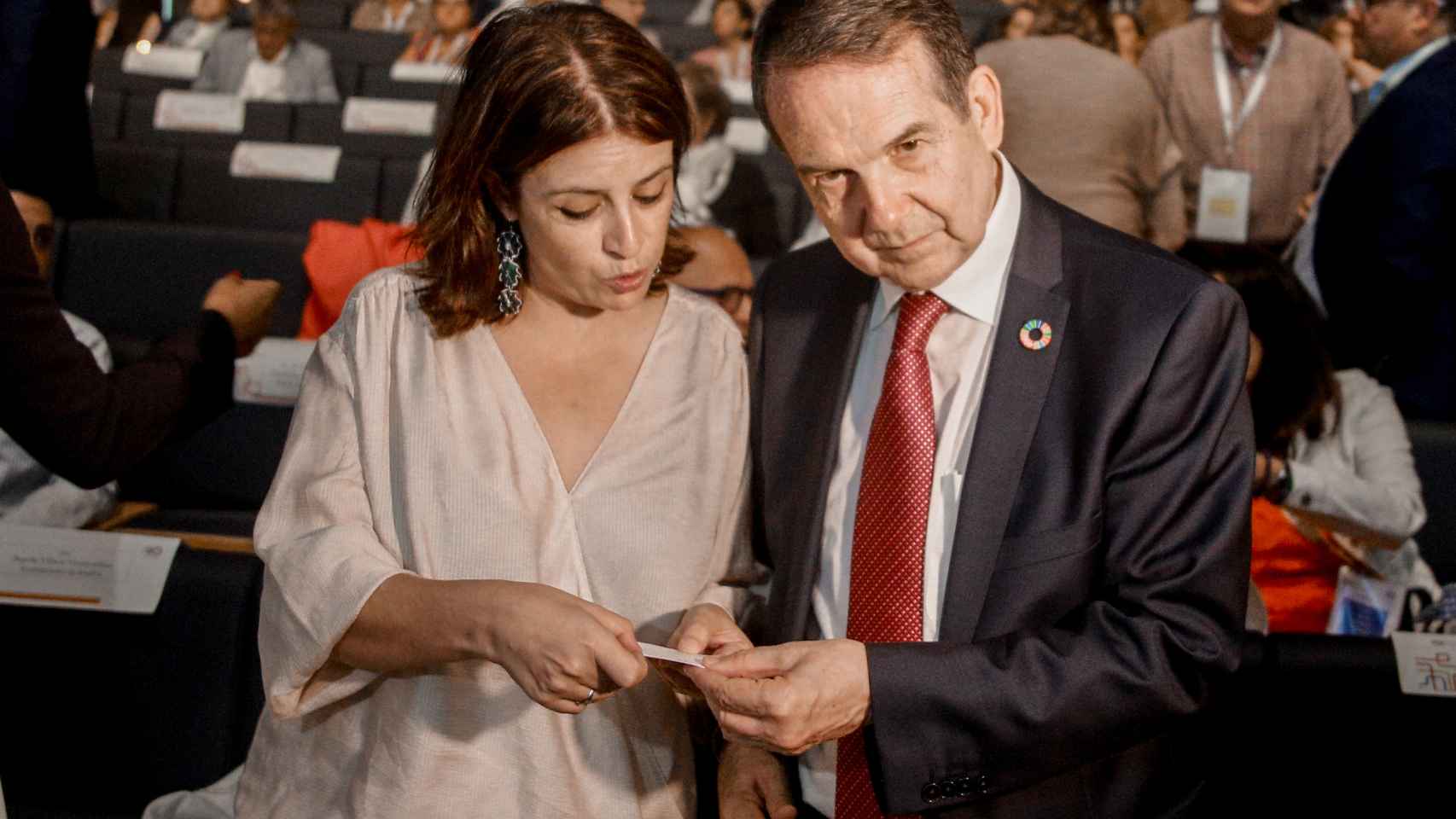 Adriana Lastra, vicesecretaria general del PSOE, junto a Abel caballero, alcalde de Vigo.