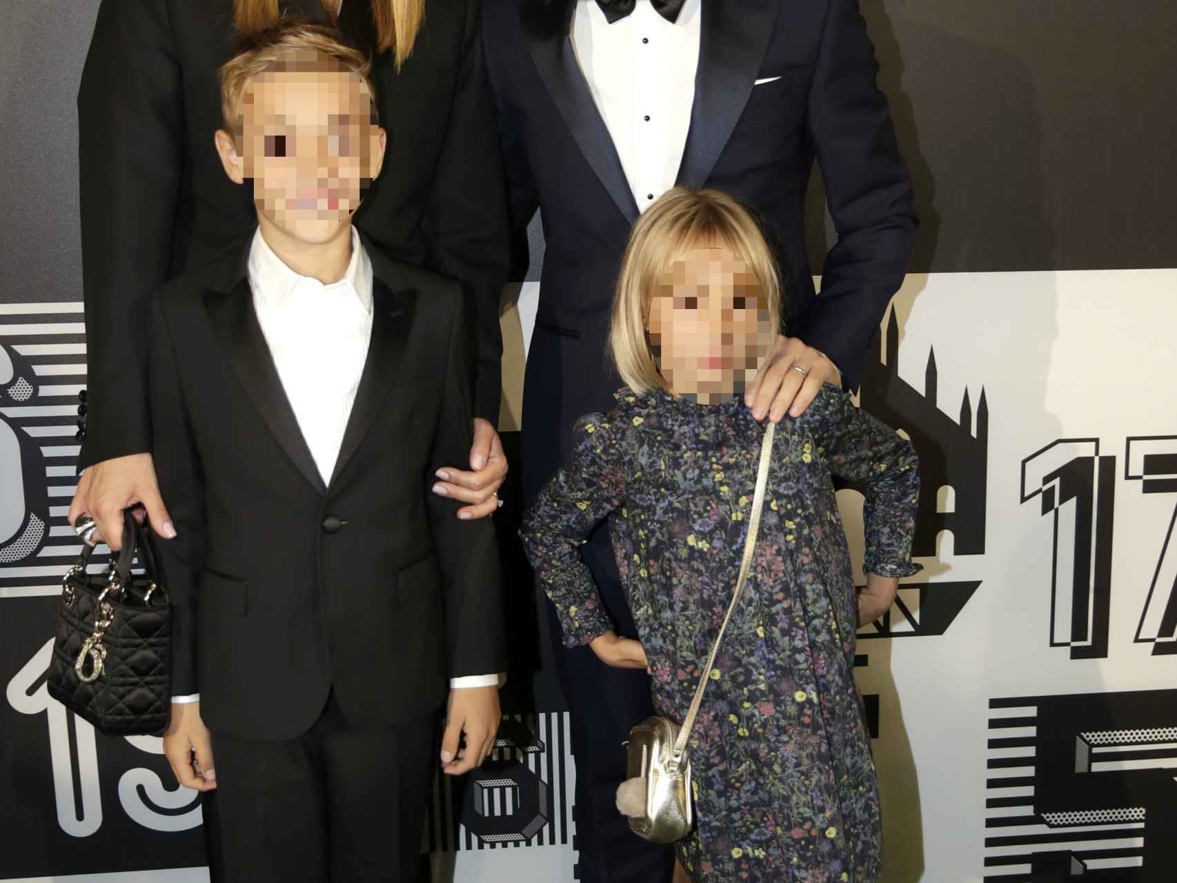 Luka Modric, su esposa y sus dos hijos no se han querido perder los premios The Best que se celebran en Milán.
