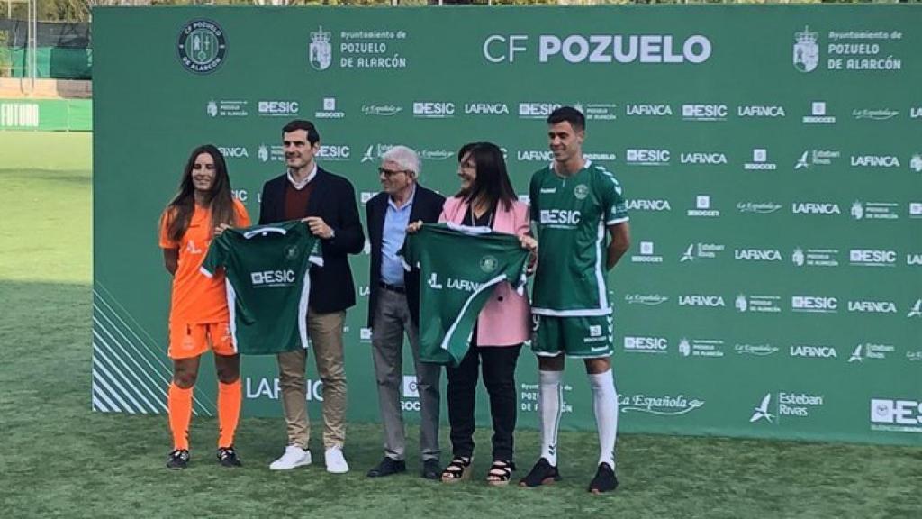 Casillas, en la presentación del Pozuelo. Foto: Twitter (@Cfpozuelo)
