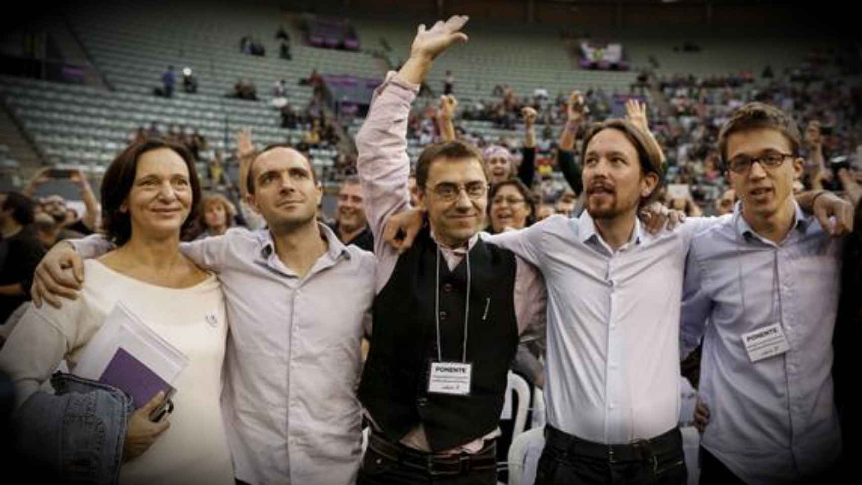Carolina Bescansa, Luis Alegre, Juan Carlos Monedero, Pablo Iglesias e Íñigo Errejón, los fundadores de Podemos, en Vistalegre I (2014).
