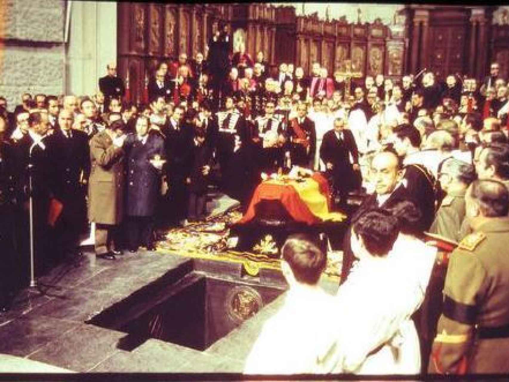 Foto de la tumba de Franco en la basílica que figura en el informe del CSIC./