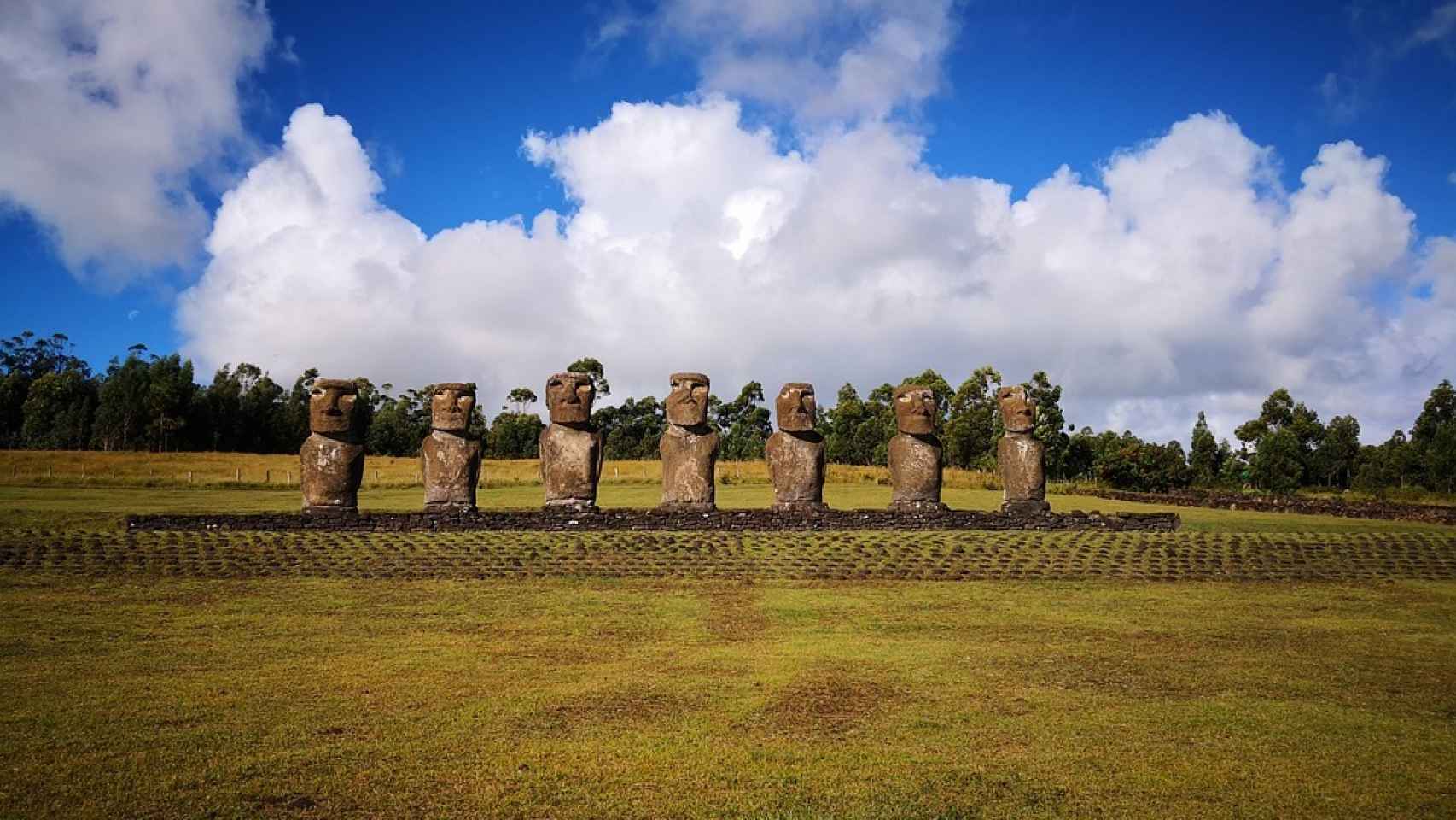 Los siete moai de Ahu Akivi están orientados hacia las estrellas y pesan cinco toneladas.