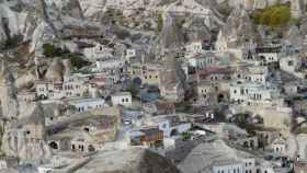 Las chimeneas de las hadas en la ciudad turca de Goreme