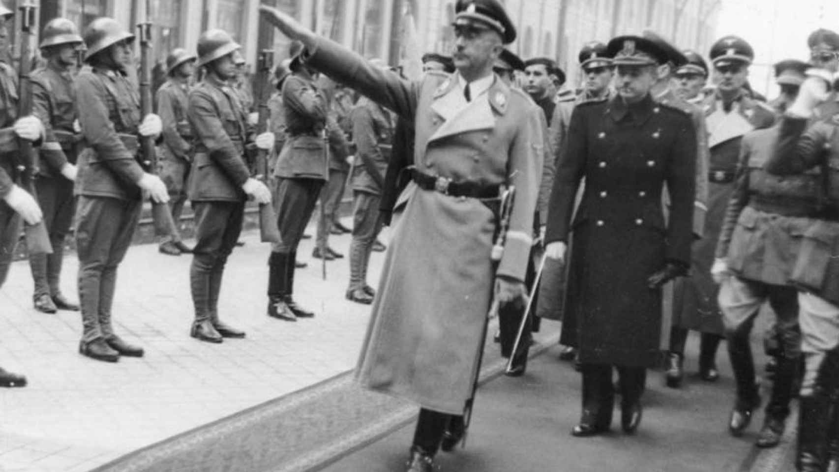 Himmler, recibido con honores en la Estación del Norte de Madrid.