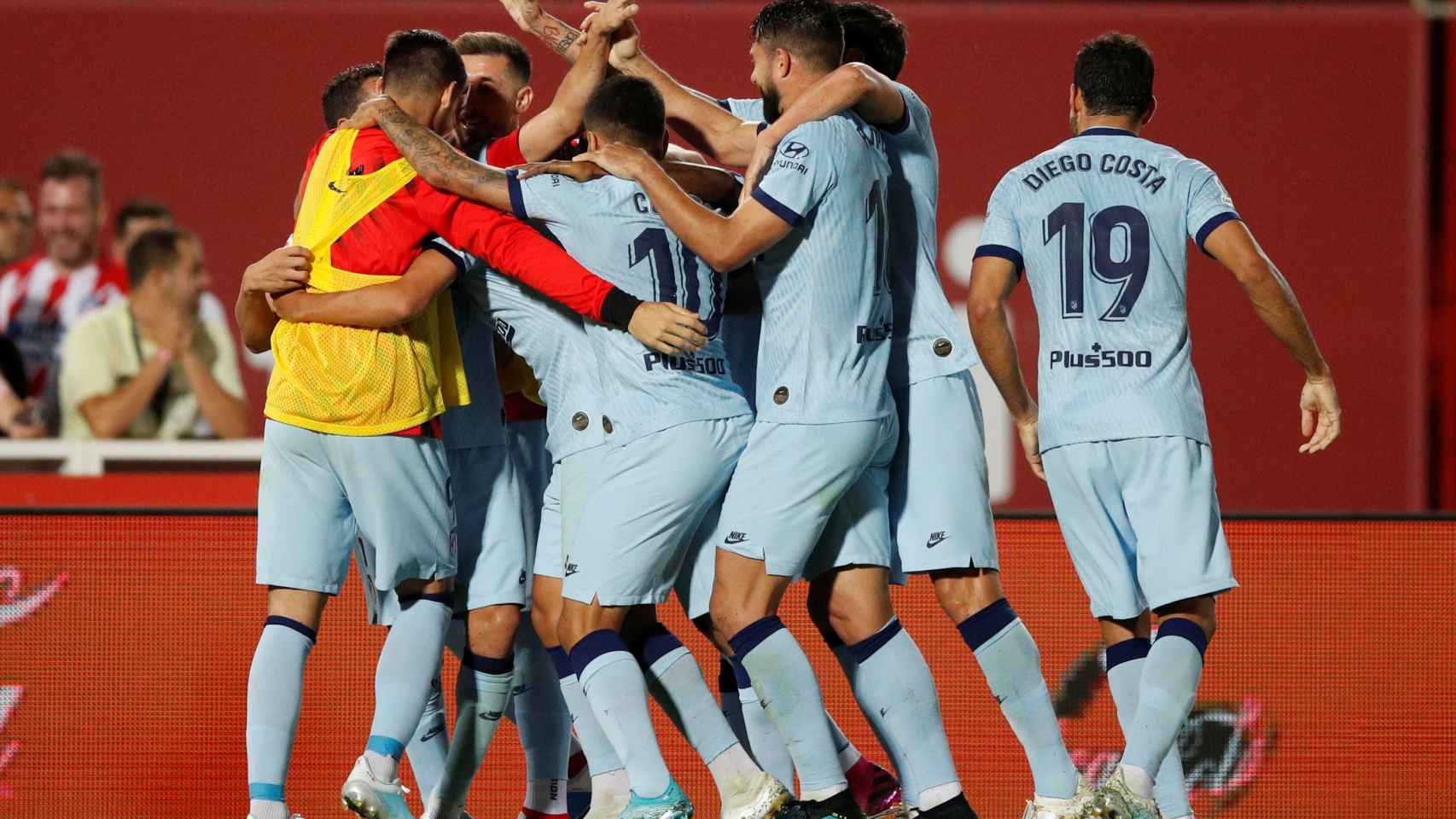 Los jugadores del Atlético celebran uno de los goles ante el Granada