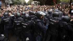 Agentes de la Policía Nacional en Cataluña durante el 1-O