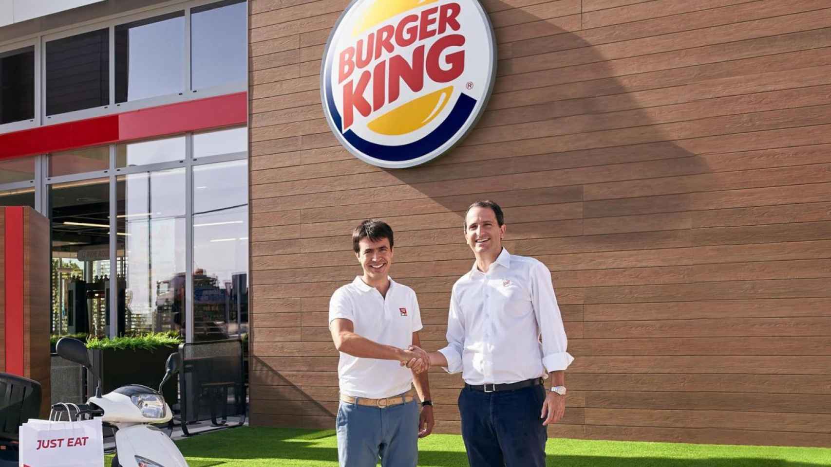 Patrik Bergareche, director general de Just Eat en España y Borja Hernándezde Alba, director general de Burger King España y Portugal.