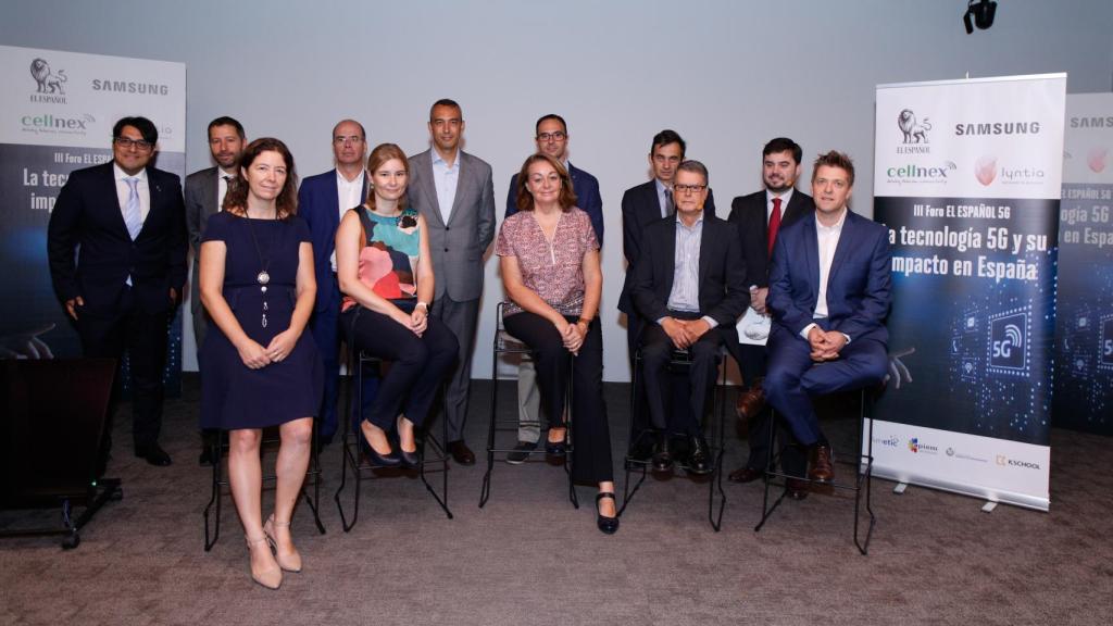 Foto de familia momentos antes de dar comienzo el III Foro EL ESPAÑOL 5G, 'La tecnología 5G y su impacto en España'.